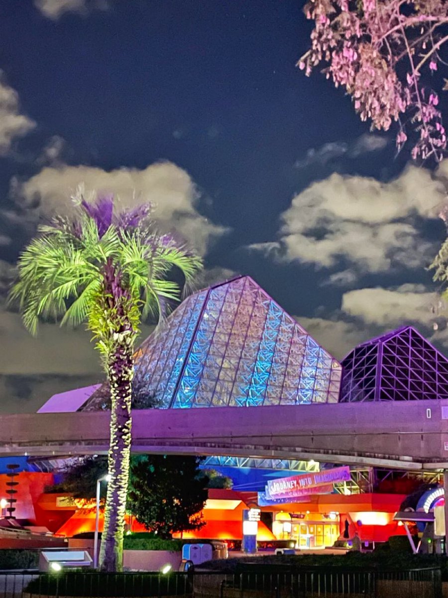 The vintage parts of EPCOT are some of the best parts! 🌐💙💜

#WaltDisneyWorld 😌✨