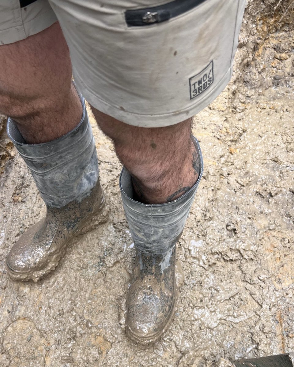 HotTradies's tweet photo. Who’s back to the grind this week?
#Tradie #Aussie #Boots #Hairy #Filth https://t.co/jmUCX1itlw