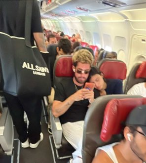 poponze's tweet image. NOVA AFFAIR? João Guilherme é visto com uma morena misteriosa em avião.