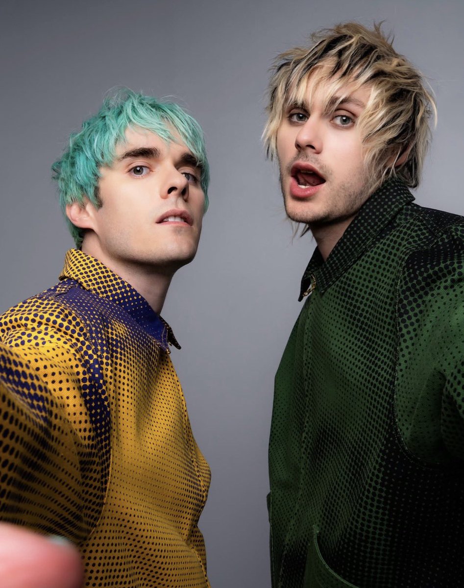 CALMDAlLY's tweet image. Michael modelling the latest @hiidef3000 drop!