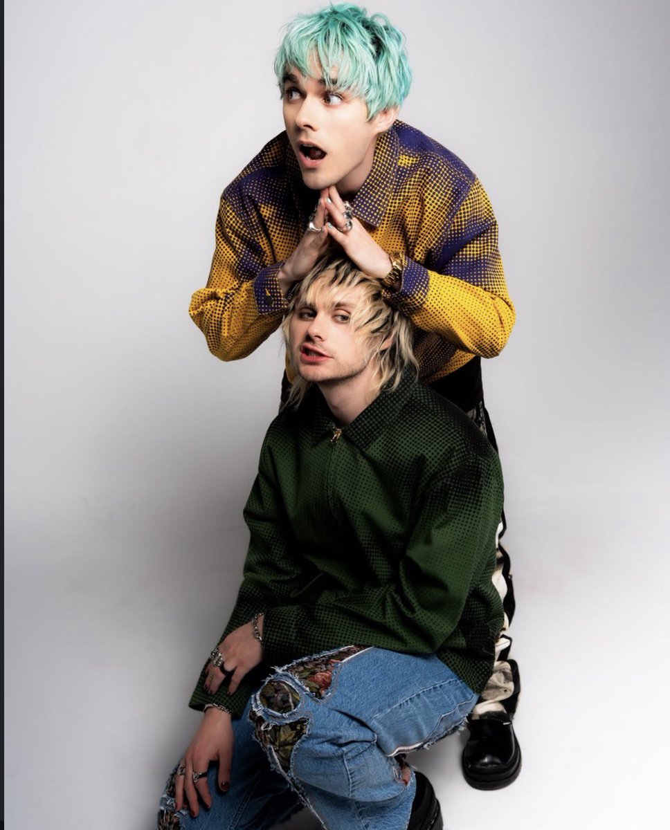 CALMDAlLY's tweet image. Michael modelling the latest @hiidef3000 drop!