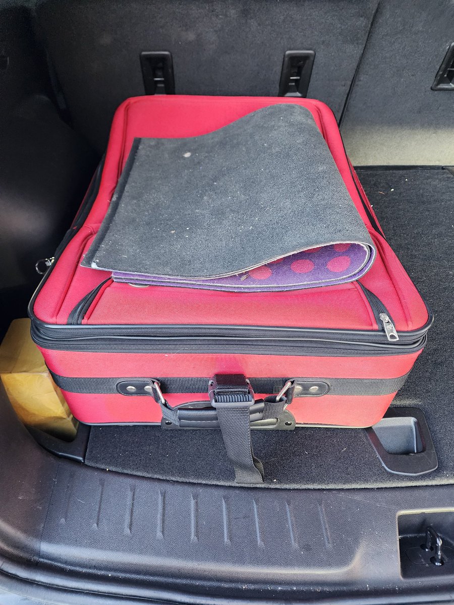 #minimalism #LessIsNow #declutter #donate <a href="/TheMinimalists/">The Minimalists</a> <a href="/JFM/">Joshua Fields Millburn</a> <a href="/RyanNicodemus/">Ryan Nicodemus</a> <a href="/TK_Coleman/">T.K. Coleman</a>