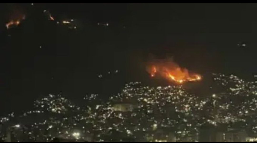 Cual libertad❓
Van 2️⃣ días gritando #liberty para Venzla

Hoy en 1️⃣ solo día las empr. petroleras 🇺🇸 aumentaron 
100 mil MLLNS en Wall stree.

Hace 3️⃣ días ec. cerró el año con la tasa de homicidios más alta de TODA la historia....
Pero de eso no hablamos, nos gana el miedo.