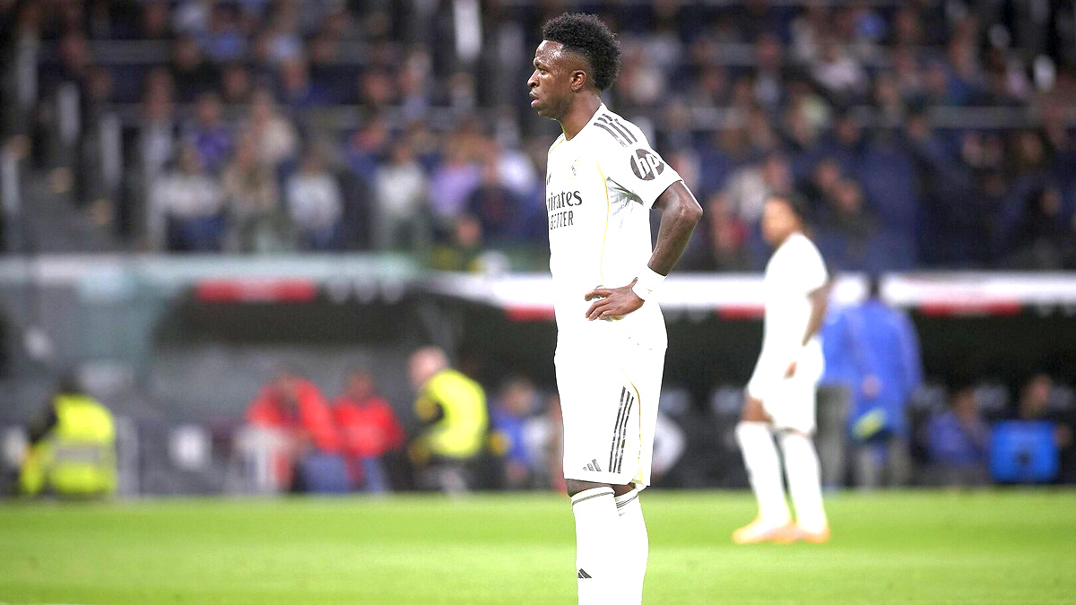 🎯 ¡El Chelsea apuesta fuerte por Vinicius! ¡Una oferta de 160 millones! El interés del Chelsea por Vinicius refleja la tensión en el Real Madrid, donde la llegada de Mbappé ha cambiado el panorama. La situación del brasileño se vuelve crítica, y su futuro está en juego.

❖ Con