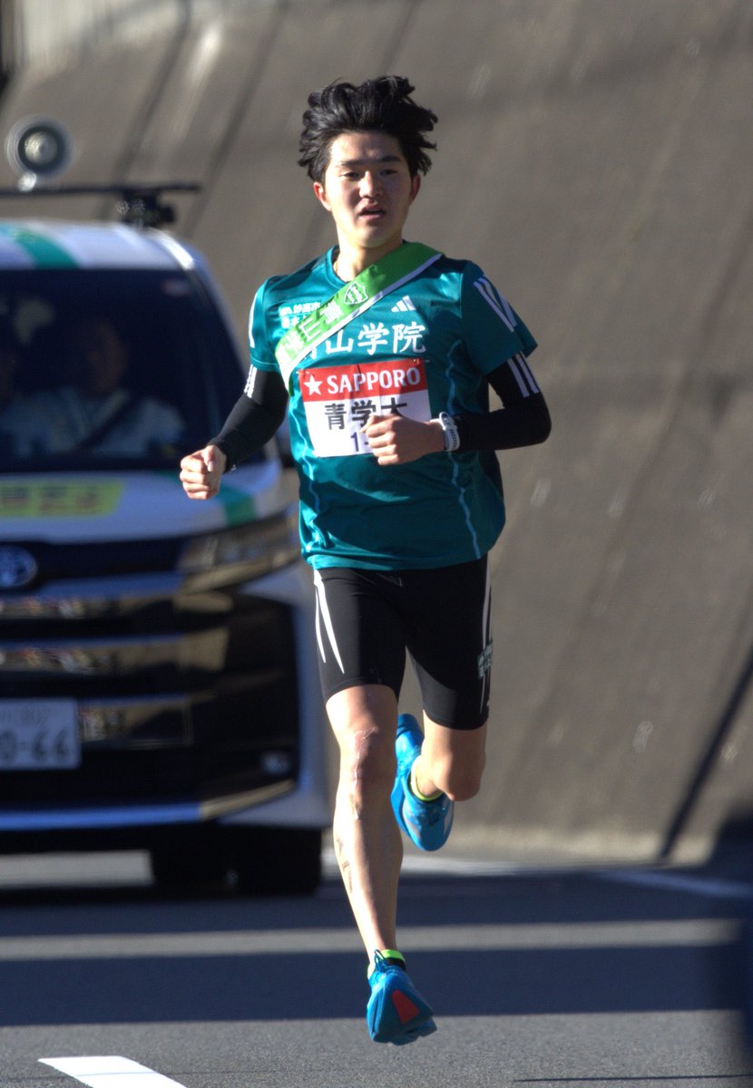 runKoki1028's tweet photo. 國學院の青木さんに憧れて全然寒いのに沿道にadidasの手袋投げたんですけど焦って全く関係者がいない所に投げちゃって、、
拾ってくれた方いませんか🥺 https://t.co/vFOtgcrhdH