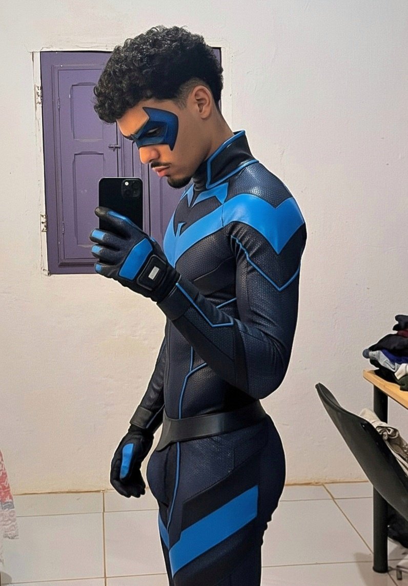 aqueleartistala's tweet image. Escolhe eu DC