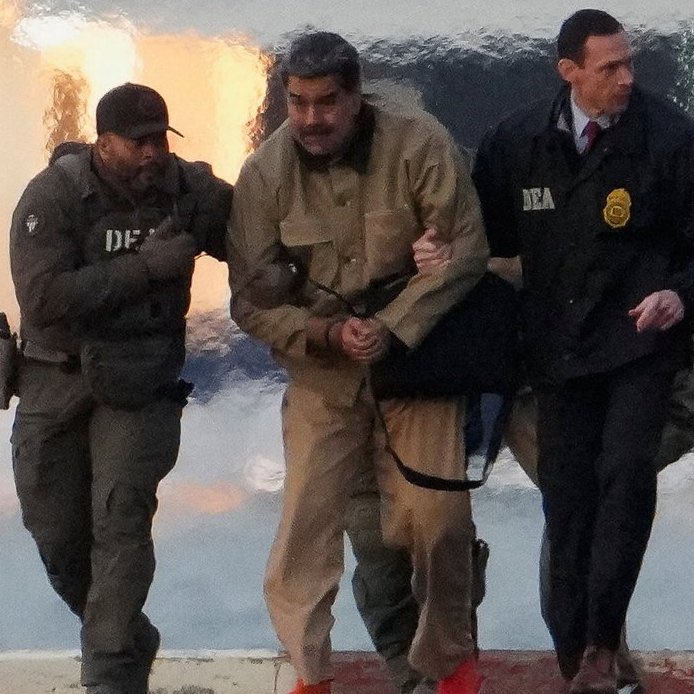 🔴 NICOLÁS MADURO COMO MILLONES DE VENEZOLANOS LO QUERÍAN VER

Si estás celebrando la primera fase de la purga del régimen, por favor, confirma tu apoyo con un like ♥️