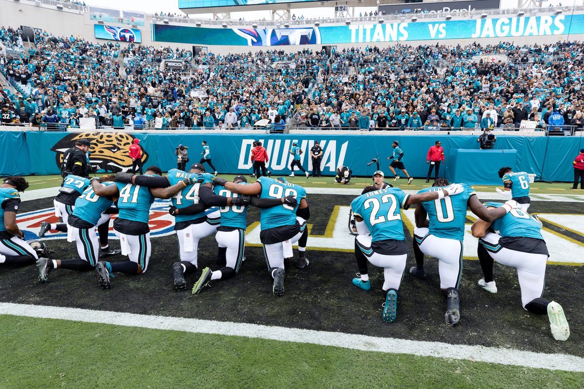 JoshHinesAllen's tweet image. Time and time again, we were tested, but we never broke. This team stuck together through every high and low, and that bond got us here. The AFC South is ours but we’re not done yet. One mission left and that’s the Super Bowl. 

This is family and we’re riding together all the