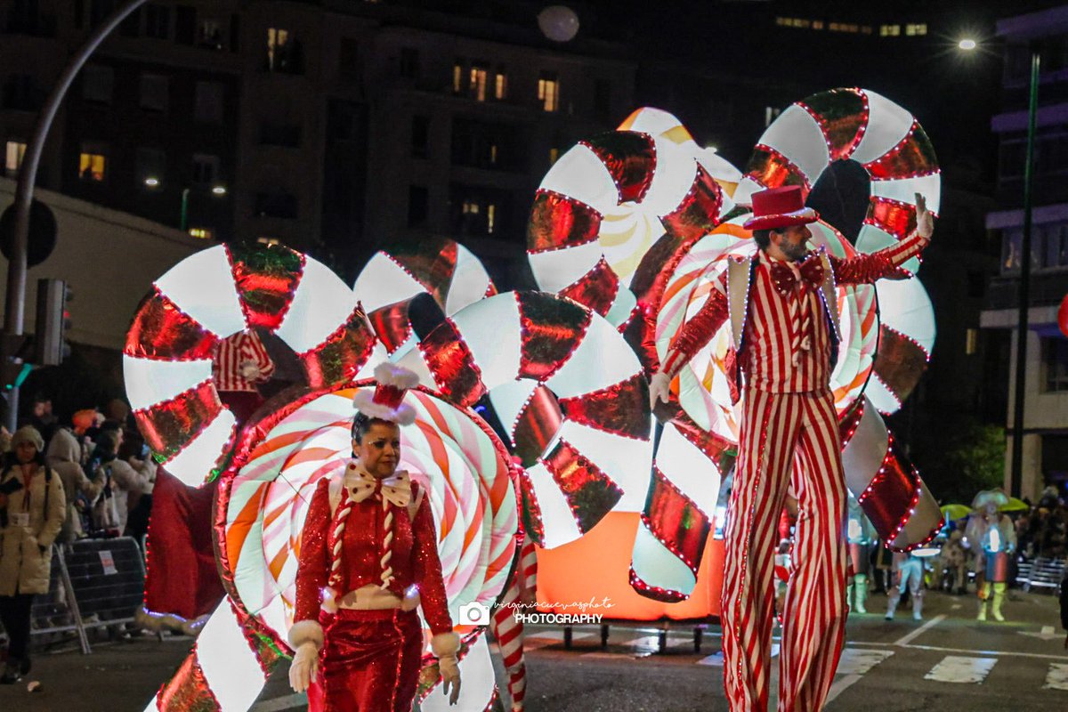 VirCuevas79's tweet image. La Cabalgata de Reyes de #Valldolid deja imágenes llenas de luz y emoción que han hecho brillar la mirada de los más pequeños
🧵👇🏻

#cabalgata 
#cabalgatavalladolid 
#CabalgataDeReyesMagos 
#CabalgataVLL2026