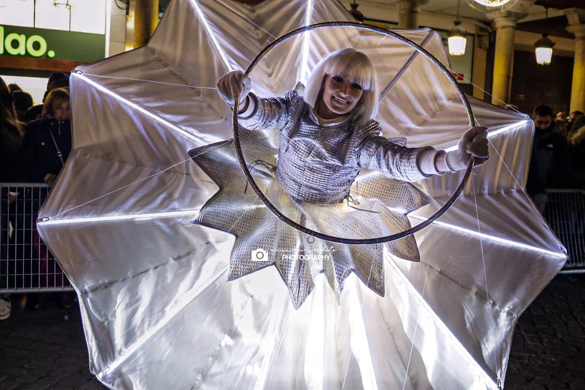 VirCuevas79's tweet image. La Cabalgata de Reyes de #Valldolid deja imágenes llenas de luz y emoción que han hecho brillar la mirada de los más pequeños
🧵👇🏻

#cabalgata 
#cabalgatavalladolid 
#CabalgataDeReyesMagos 
#CabalgataVLL2026