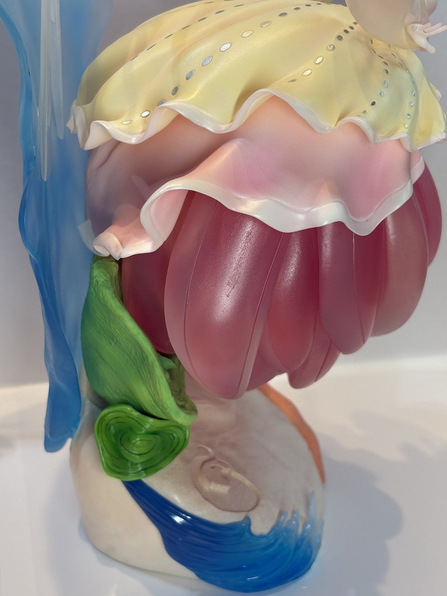 haha_birdygobrr's tweet image. Ventricosus is completed! She will be displayed at Winter Wonderfest 2026. 
Sculpting: @daashimen
Painting: Me
I hope people get a chance to visit her!