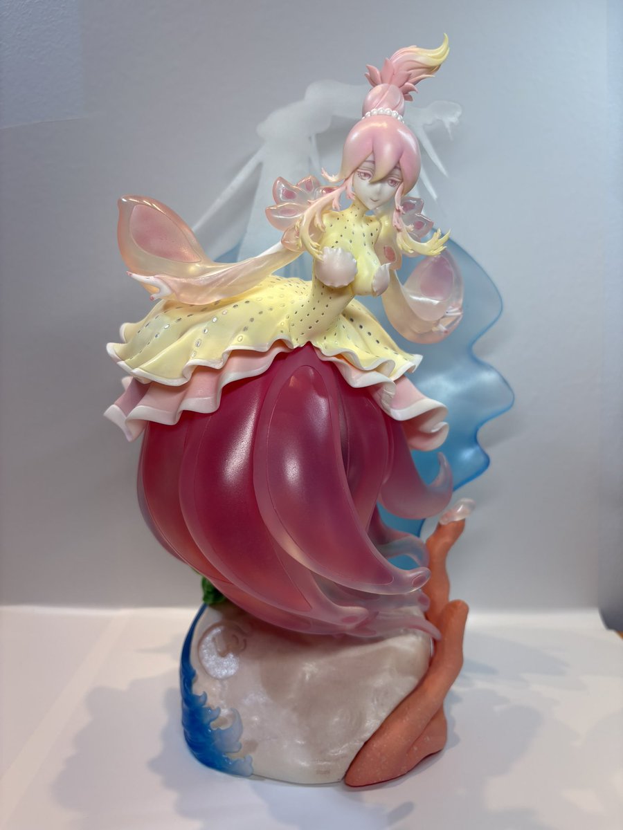 haha_birdygobrr's tweet image. Ventricosus is completed! She will be displayed at Winter Wonderfest 2026. 
Sculpting: @daashimen
Painting: Me
I hope people get a chance to visit her!