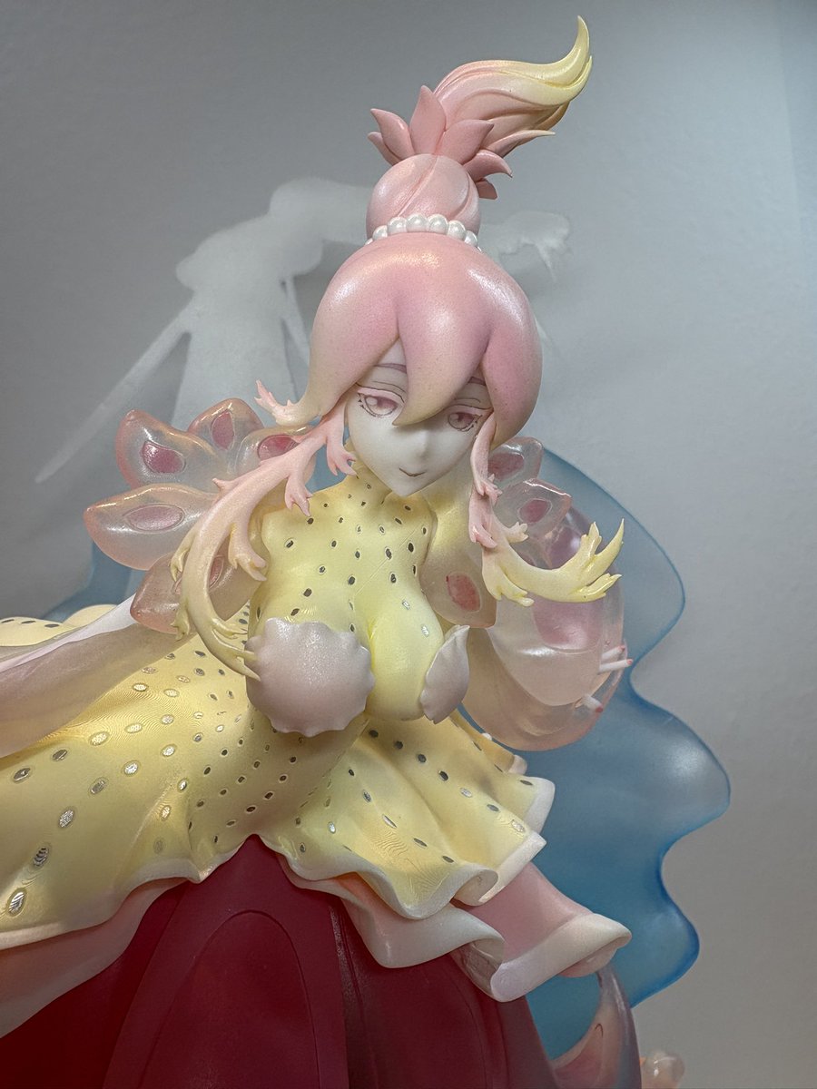 haha_birdygobrr's tweet image. Ventricosus is completed! She will be displayed at Winter Wonderfest 2026. 
Sculpting: @daashimen
Painting: Me
I hope people get a chance to visit her!