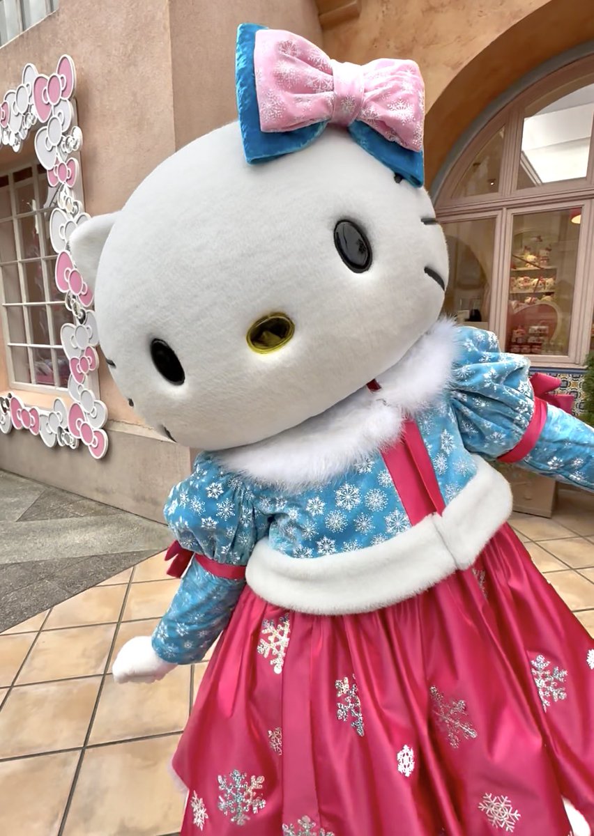 キティちゃんに新年のご挨拶🎀✨ 今年もよろしくお願いします😌💕 #USJ