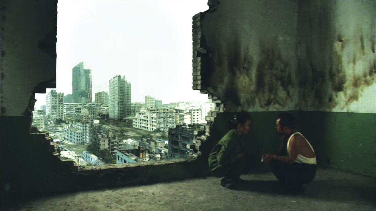 " C'est une métaphore : tout peut partir en poussière. C'est pourquoi j'ai du me mettre fermement au cinéma. Non pour me rendre immortel, mais parce que là on peut pleurer." Jia Zhangke