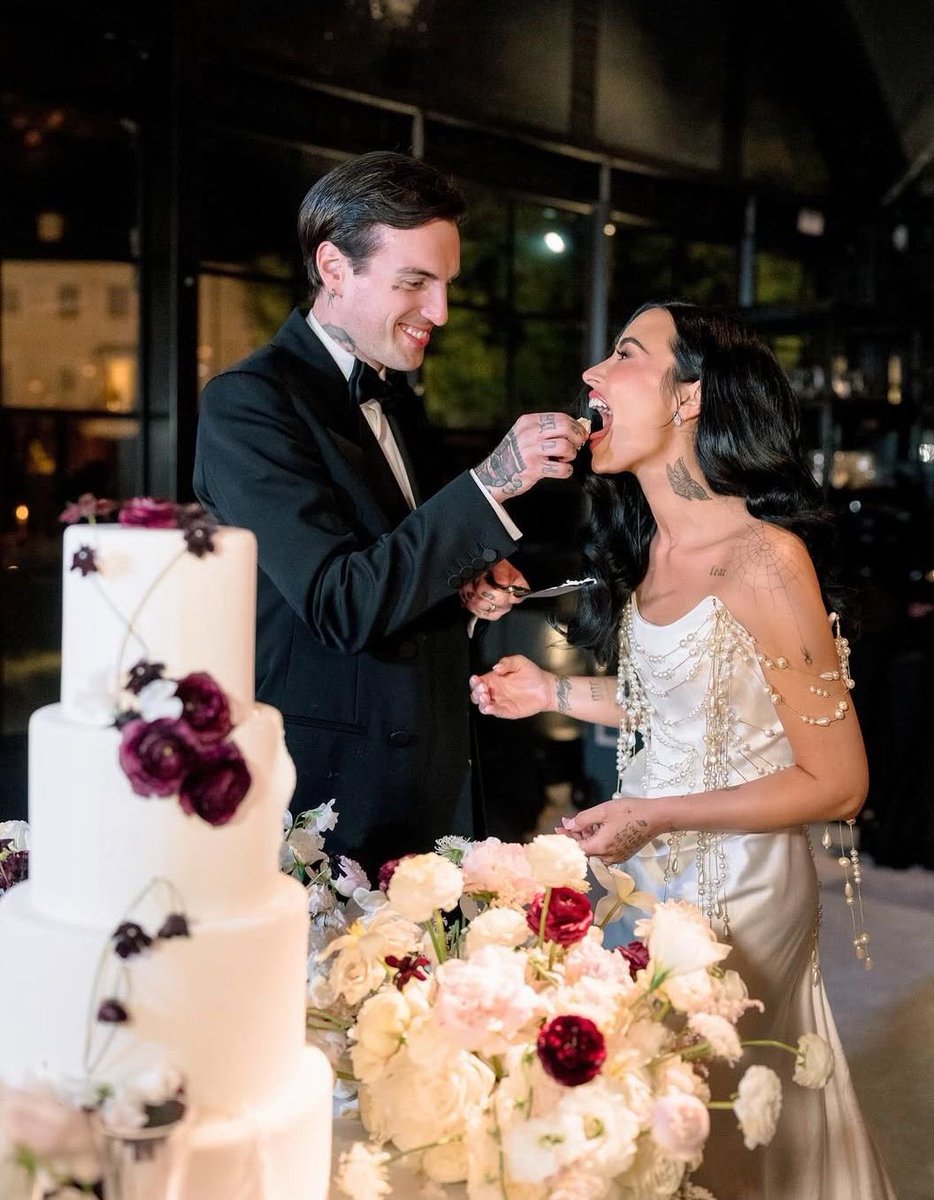 seeing demi get married was definitely one of the best moments in the fandom, there’s no way to explain the feeling of seeing her so happy