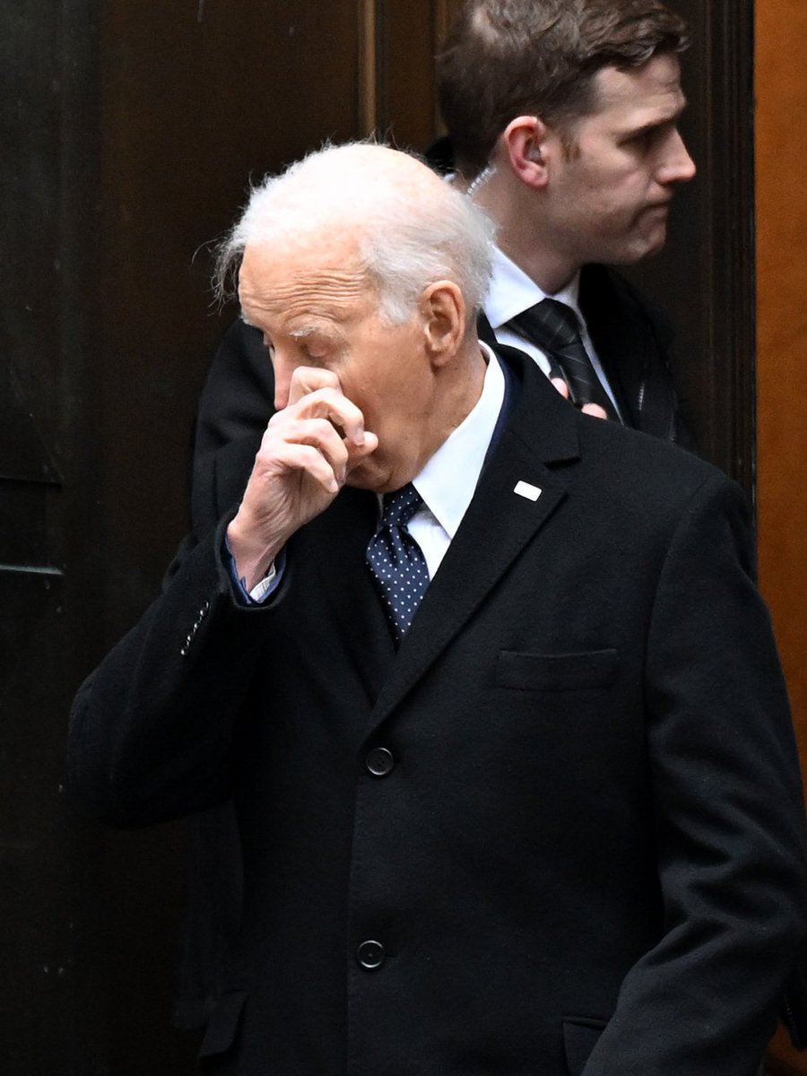 ChrisDJackson's tweet image. 🚨 Earlier today, President @JoeBiden attended funeral services for Tatiana Schlossberg in New York. A simply heartbreaking moment for a family deeply familiar with loss. 

In moments like this, empathy matters. So glad the Empathizer in Chief showed up. 🙏