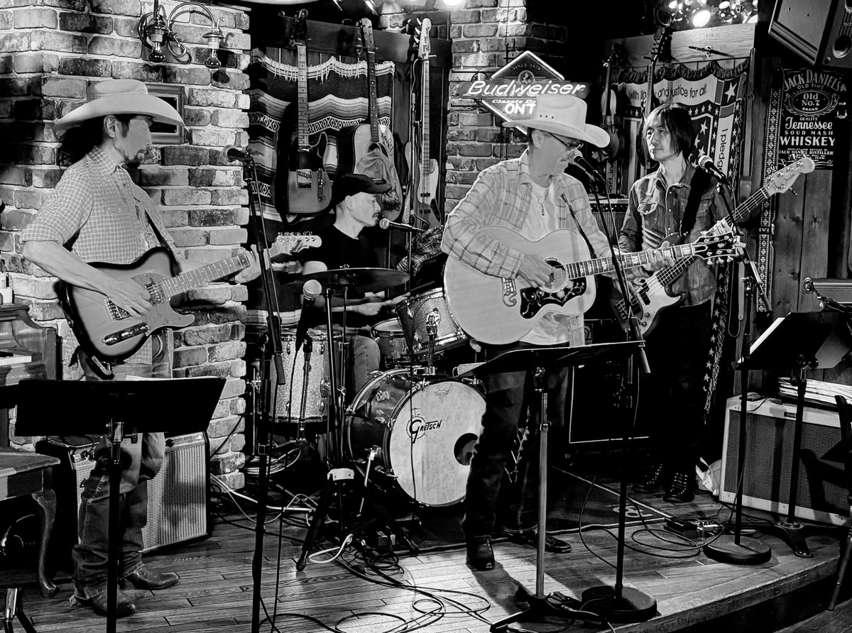 【１月６日(火)】
出演：COUNTRY HOUSE BAND
〜 Country Music 〜
A.Guitar＆Vo. 平尾 隆次
E.Guitar＆Vo. 雨宮 直巳
Bass. ますこたかのり
Drums＆Vo. 黒田 慎一郎
18時30分 開場・19時 開演
EntranceFee ￥3,500