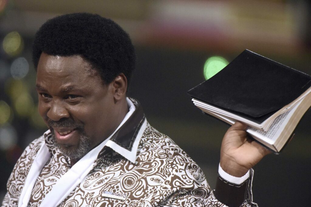 Over there in Nigeria, there was another fraud prophet called TB Joshua who was running a cult. He died after collapsing in his office, he was busy doing fake healing when he started feeling kitefutefu. He stopped the sermon then rushed to his office only to collapse while still