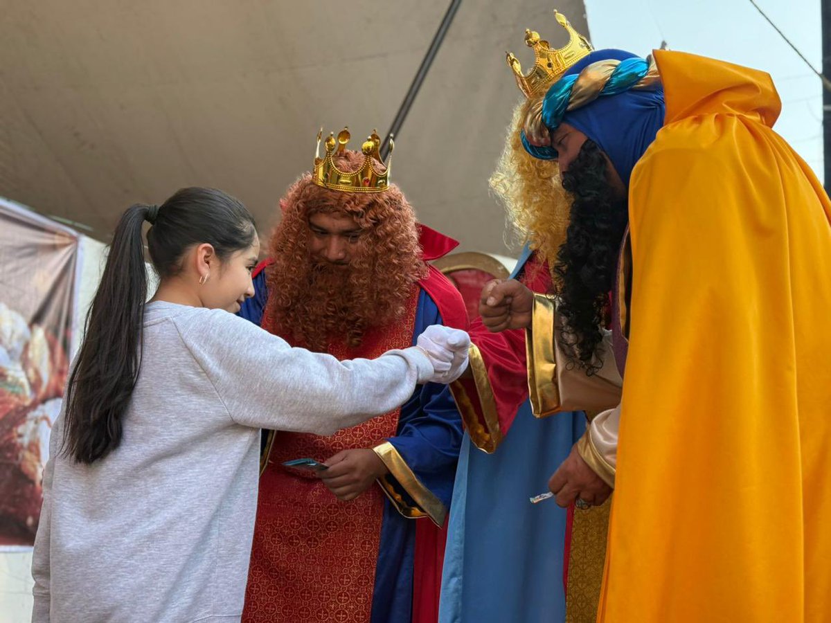 Queridos niños y niñas de Tláhuac: Desde las tierras lejanas de Oriente, hemos seguido una estrella que este año brillaba con una intensidad especial, llegamos a su Alcaldía. 
Con todo nuestro cariño:

Melchor, Gaspar y Baltasar 👑👑👑

#orgullosamentetlahuac