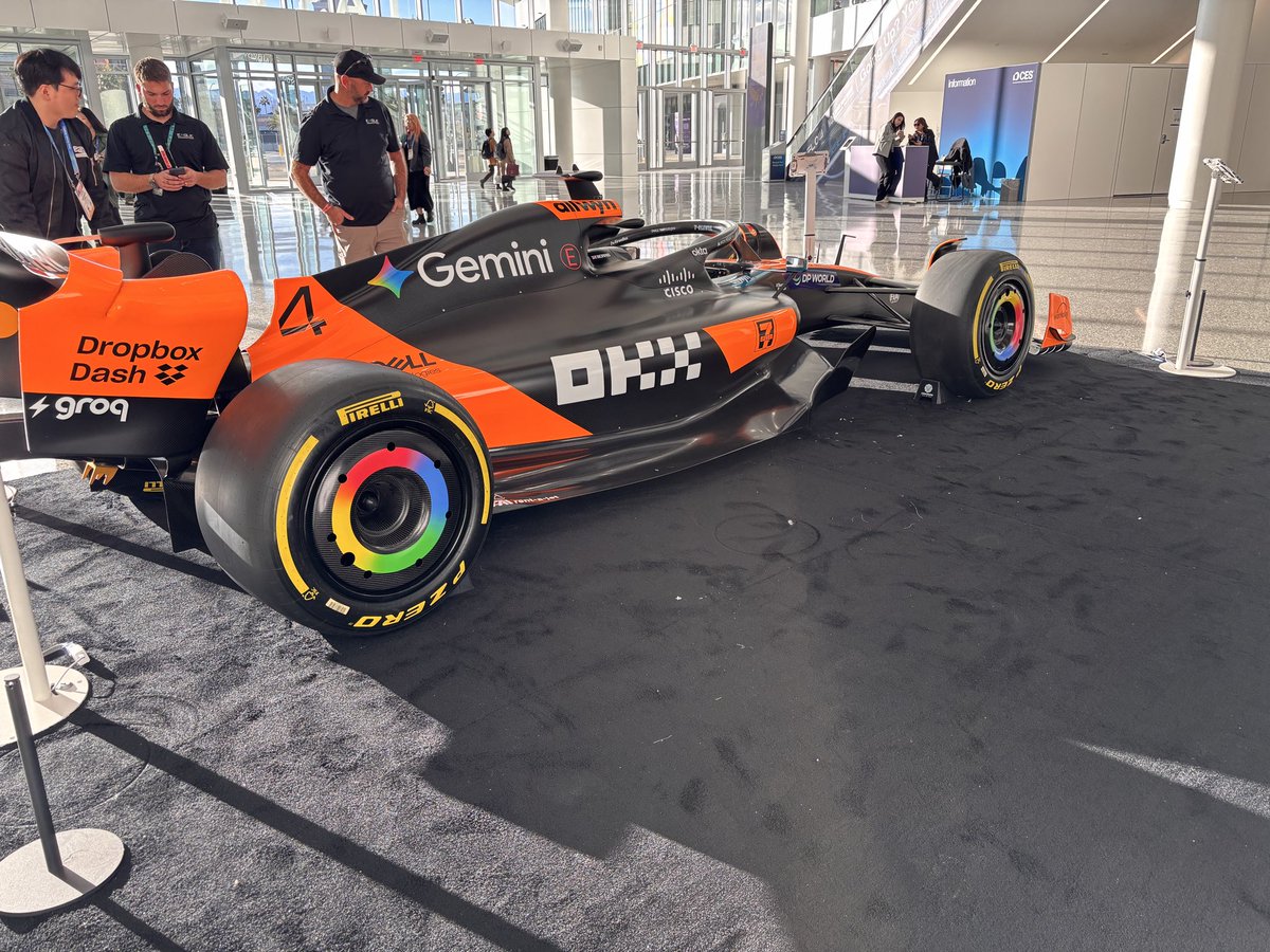 SocioTechGlobal's tweet photo. saw the MCL39 in person 😍😍 #mclaren #F1 https://t.co/rKeNJEfATj