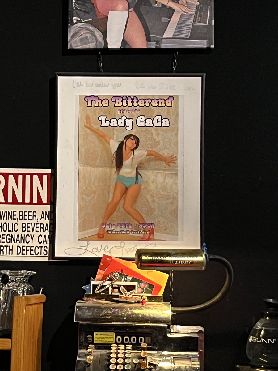 MarcoAngeloRock's tweet image. 米国ツアー最終夜、言葉にできない。「The Bitter End」、そして素晴らしい観客の皆さん、ありがとう！ニューヨークで最も歴史ある音楽会場で演奏できたことは、この上ない光栄です！フードを脱ぐな！

#hoodedguitarist

🇺🇸🇯🇵OokuboSan