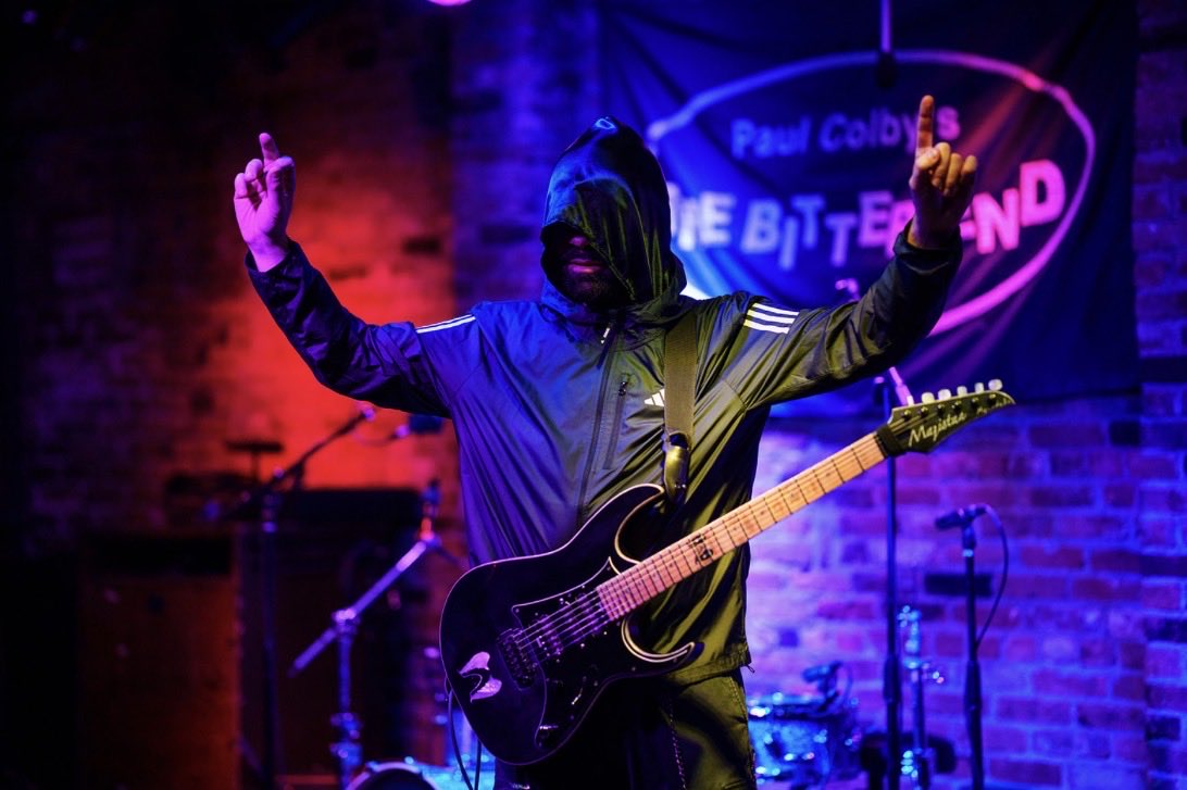 MarcoAngeloRock's tweet image. 米国ツアー最終夜、言葉にできない。「The Bitter End」、そして素晴らしい観客の皆さん、ありがとう！ニューヨークで最も歴史ある音楽会場で演奏できたことは、この上ない光栄です！フードを脱ぐな！

#hoodedguitarist

🇺🇸🇯🇵OokuboSan