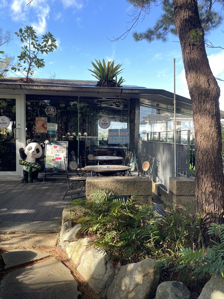 庭園は福州の三つの山を模している為か高台になっていて、福州園Garden cafeから階段を降りるとクニンダ(久米村)テラス歴史展示室に出る ...