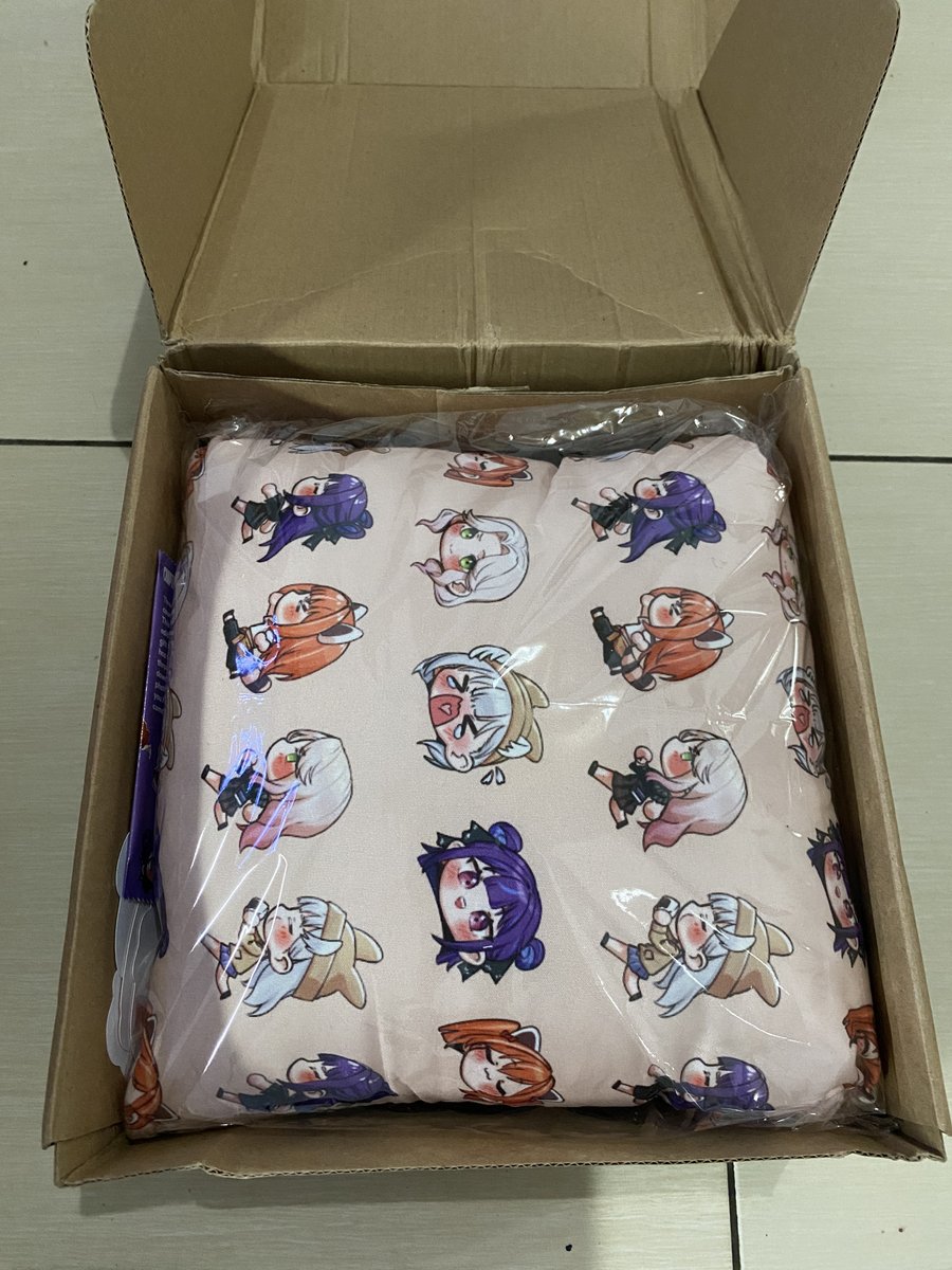 TheOnii_Chann's tweet photo. Akhirnya yang di tunggu sampe juga, makasih mimin @ProjectLivium udah nyediain merch brewek kayak gini dan gak nyangka isinya 4 skin @diralarissa sekaligus, imel penyok dikit :( 🍄🍄🍄 https://t.co/kpSIgY0CJh