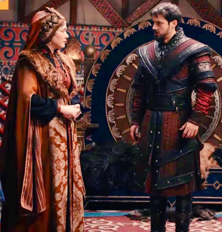 mbbw17362's tweet photo. Daha önce olduğu gibi sahneler dürüst, derin ve özenle yazılmıştı ve #Malhunana her zaman oğluna "Ben her zaman buradayım bunu unutma," der ve elini kalbine koyardı #MalhunHatun #KuruluşOrhan #MertYazıcıoğlu #BennuYıldırımlar https://t.co/fCRM5M8oYv