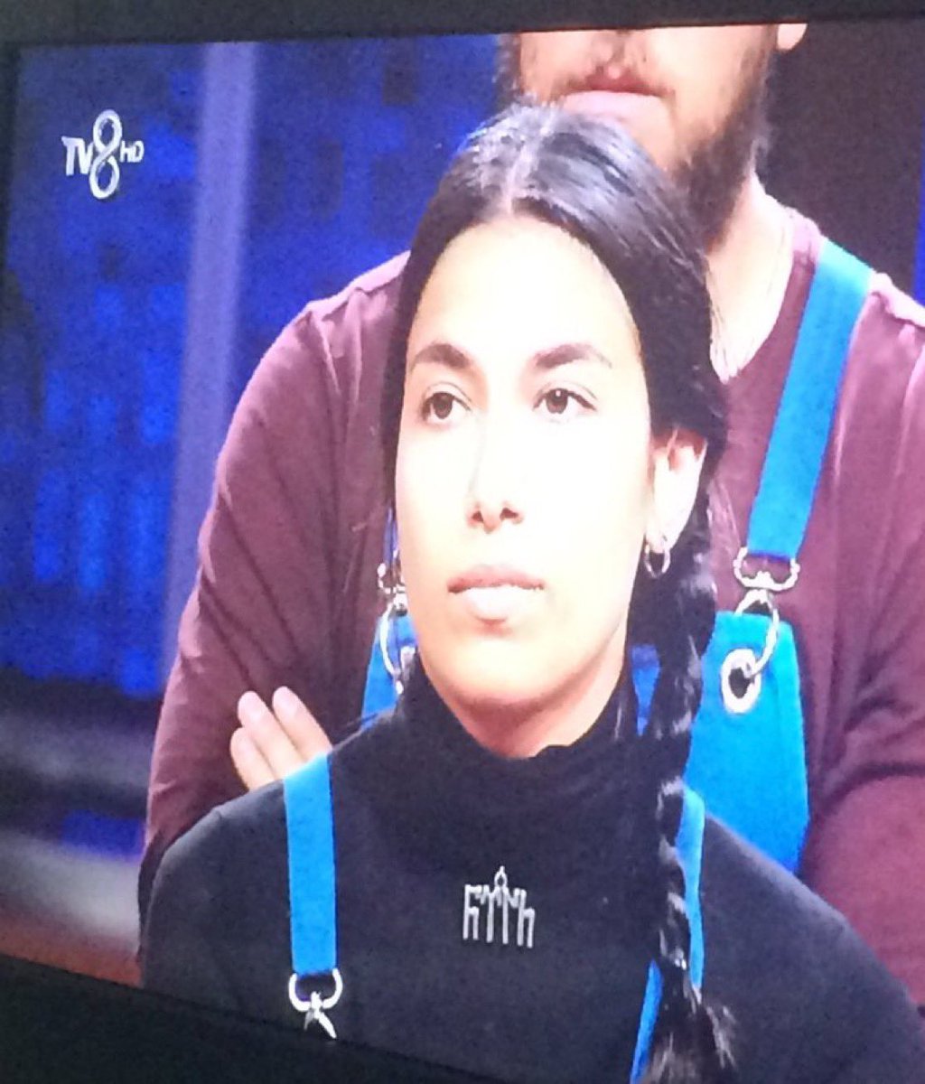 Türk kızı Cemre Uyanık, bir restoran aç da şu bölücüleri kudurt!