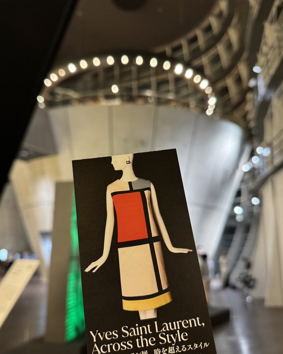 若きイヴ・サンローランは、ディオールに見そめられわずか21歳でDior