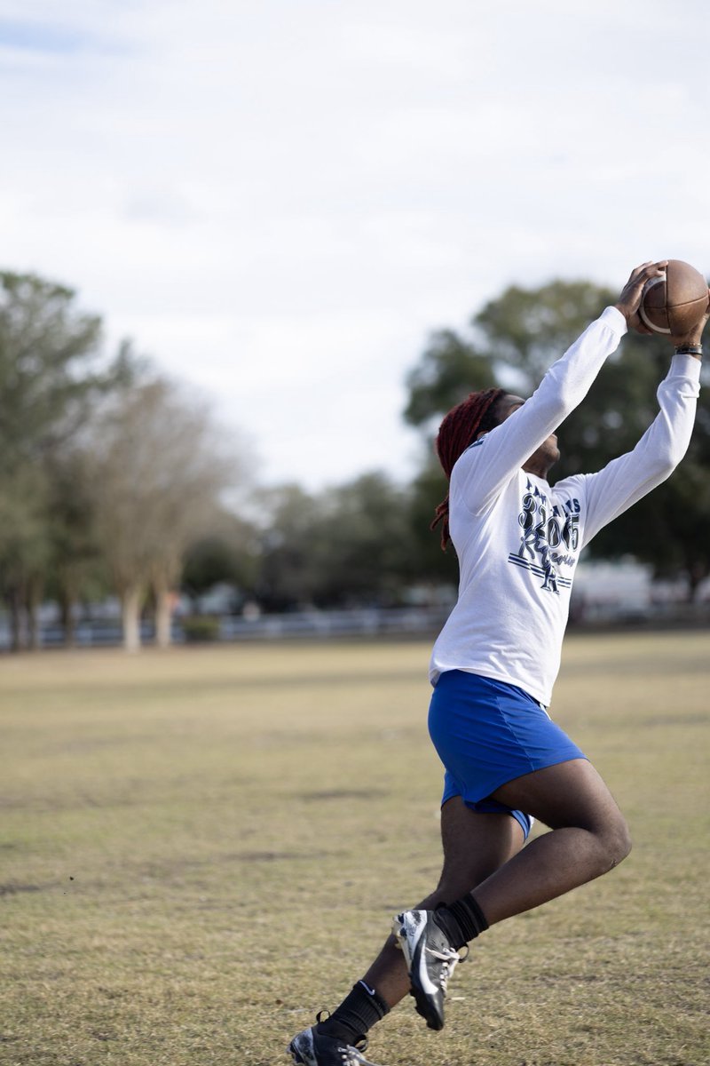 desiyasdawson's tweet photo. Been getting a lot of work in this off season coaches! getting my speed,hips,and ability to break on the ball right #Nodaysoff #Seniorseasonloading
@CoachParkerCCU @gobigrecruiting @ExpoRecruits @MrViny123 @youareathlete @TerrenceIsaac1 @SmithInspire https://t.co/77WTfKZDkm