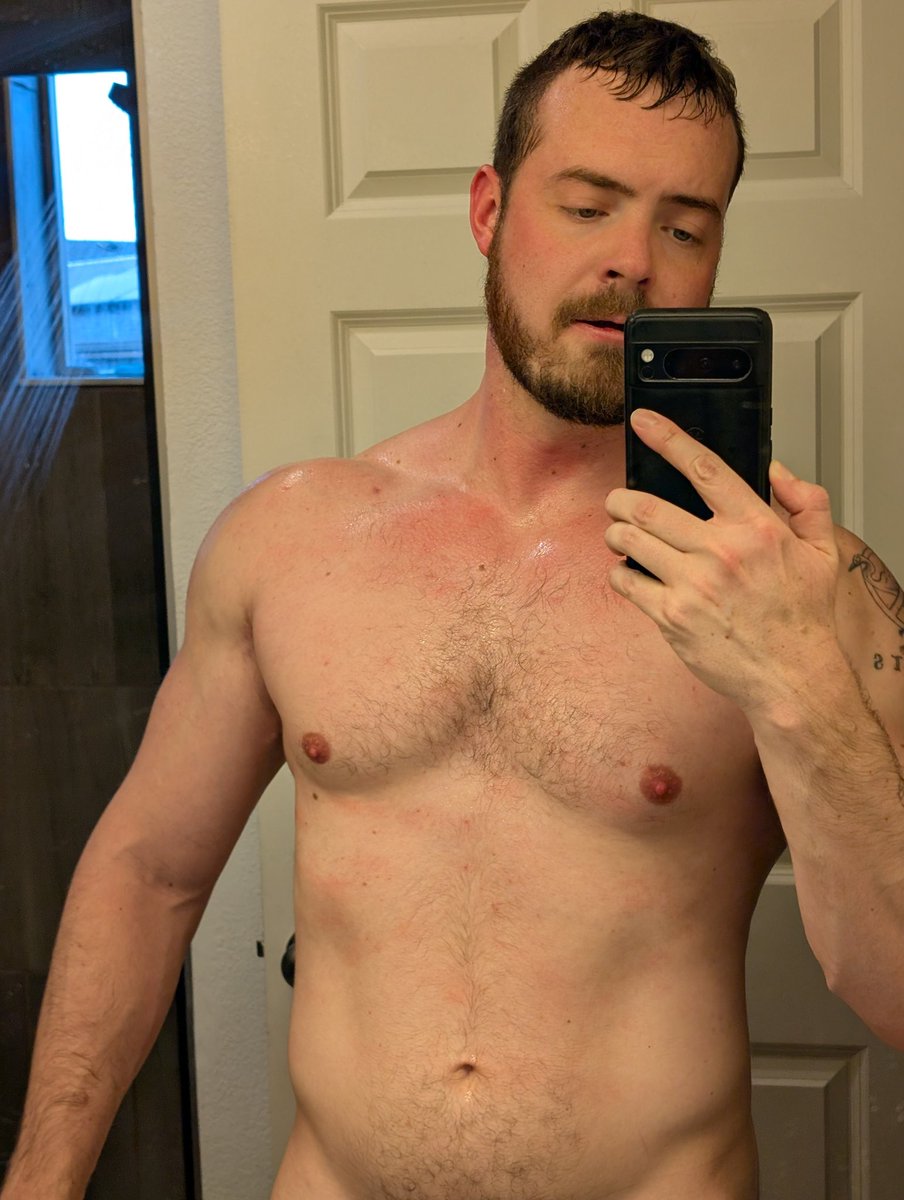 PeatyPeater's tweet photo. It's sweaty work https://t.co/6zk9vU7CAX