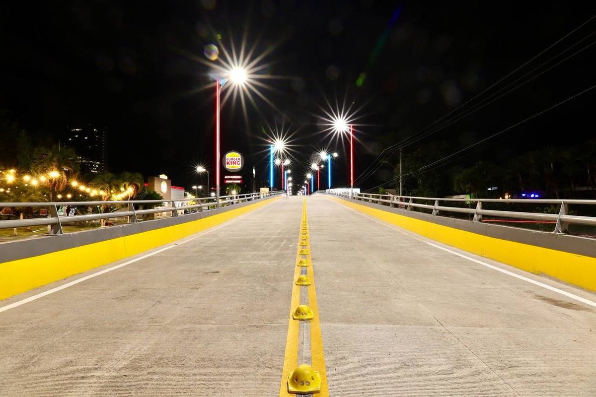 AlcaldiaDCHN's tweet photo. 🛣️🚗 Con los pasos elevados del bulevar Juan Pablo II y Papa Francisco en la salida a Mateo, hoy miles de conductores se desplazan con mayor fluidez y seguridad en zonas que antes eran puntos críticos de tráfico.🌉

 ¡Lo hecho con el corazón, está bien hecho!❤️💪

#AMDC #MovilidadVial #PuentesElevados #JuanPabloII #PapaFrancisco #AlcaldíaEnAcción