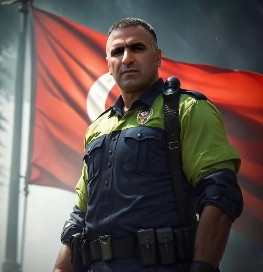 PKK’nın terör saldırısını canı pahasına engelleyen, kahraman polisimiz Fetih Sekin’i ve yine aynı olayda yaşamını yitiren Mübaşir Musa Can’ı saygıyla anıyorum.

Ruhları şad, mekanları cennet olsun.
#fetihsekin
#Musacan