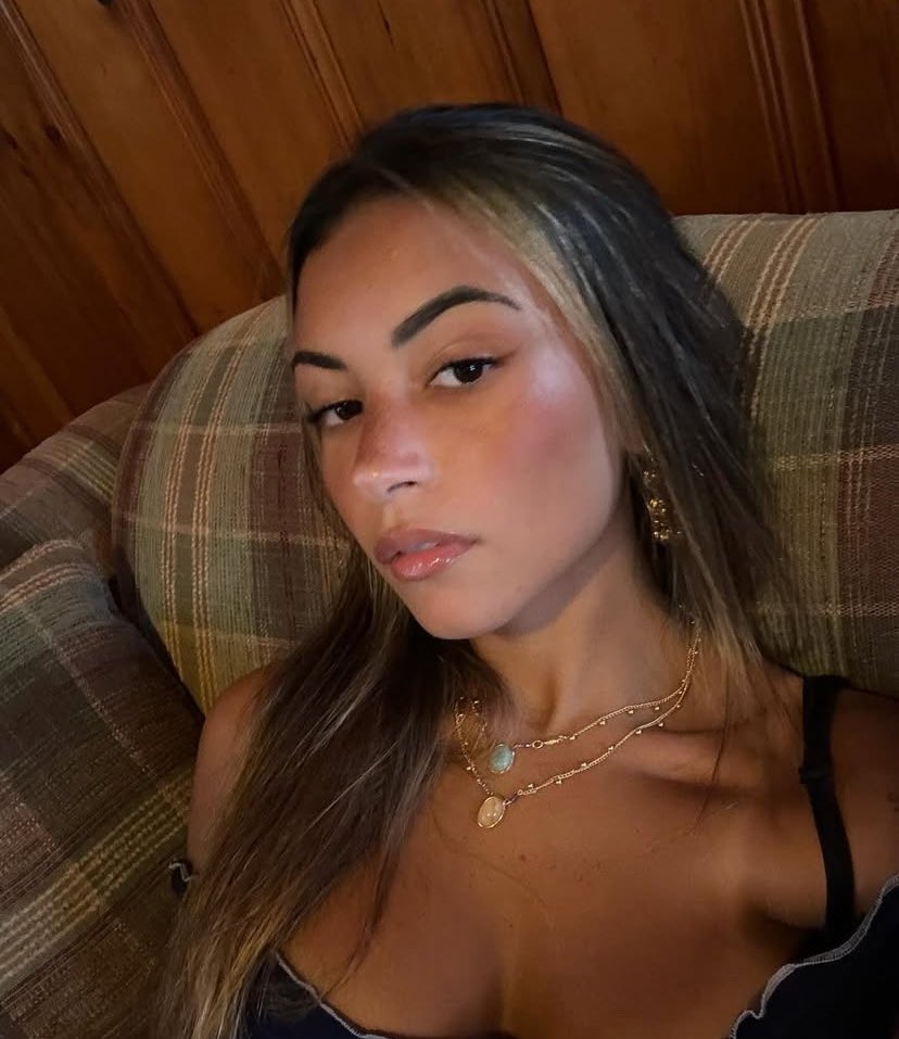 newromepjo's tweet image. ㅤ  ㅤㅤㅤㅤ  𓏲aurora  ❪ @jstdancee ❫ ㅤㅤㅤ  ㅤㅤㅤㅤ  ㅤㅤㅤㅤ  ㅤㅤㅤㅤ
﹡idade: 20
﹡pronomes: ela/dela
﹡parente divino: iemanjá
﹡curso: história
﹡fraternidade: fortitudo
﹡@/gabimfmoura