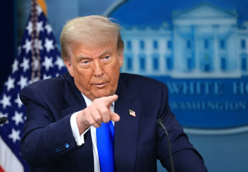 🔴 Donald Trump : "Desde ya le digo al jefe del cartel de los Osos polares de Groenlandia , que no le queda mucho tiempo"
megamentiras.cl