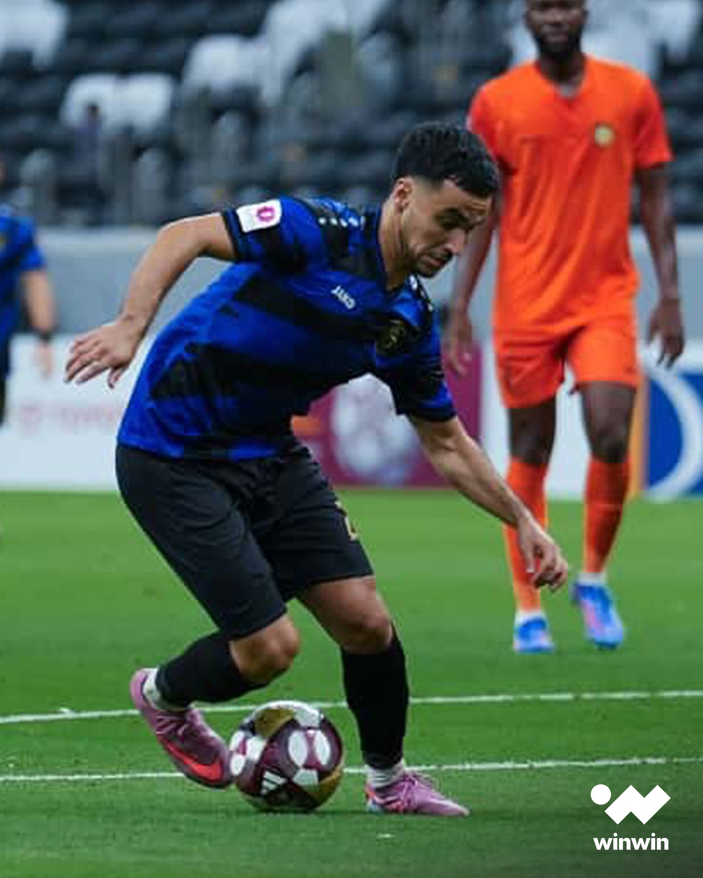 نادي السيلية يعلن نهاية ارتباطه مع الجزائري آدم وناس بعد أن تعاقد معه في سبتمبر/أيلول الماضي قادما من نادي السد. وشارك النجم الجزائري في 8 مباريات وسجل هدفا واحد في دوري النجوم هذا الموسم 