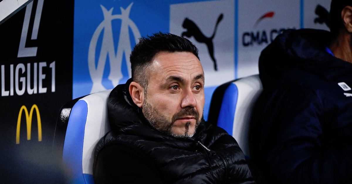 Vincent_1393's tweet photo. J'en vois beaucoup tomber sur Roberto De Zerbi depuis la défaite contre Nantes.

Alors oui l'effectif est de qualité et malgré ça il y a des défaites difficiles à accepter, j'en suis le premier déçu.

Mais depuis qu'il est là l'OM a retrouvé une certaine stabilité, marque des buts (même beaucoup), produit du jeu (même si ça pourrait être mieux), obtient des résultats en Ligue 1 et peut-être en Ligue des Champions et a atteint ses objectifs.

Alors attendons avant de tout jeter à la poubelle et essayons, pour une fois, d'avoir de la continuité sur plusieurs années.

Tous ensemble, allez l'OM !