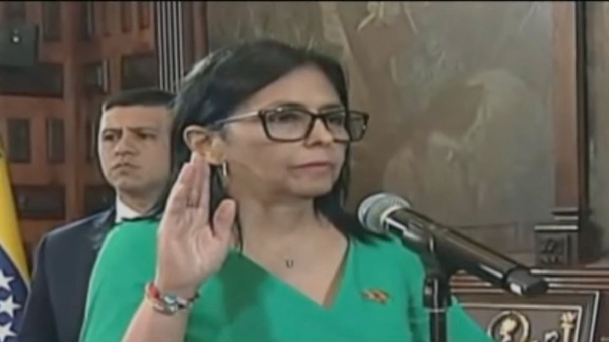 el_pais's tweet photo. 🔴 ÚLTIMA HORA | Delcy Rodríguez jura como presidenta de Venezuela ante la Asamblea Nacional en sustitución de Nicolás Maduro https://t.co/yksGNA5YiL https://t.co/tX3QfgbS9x