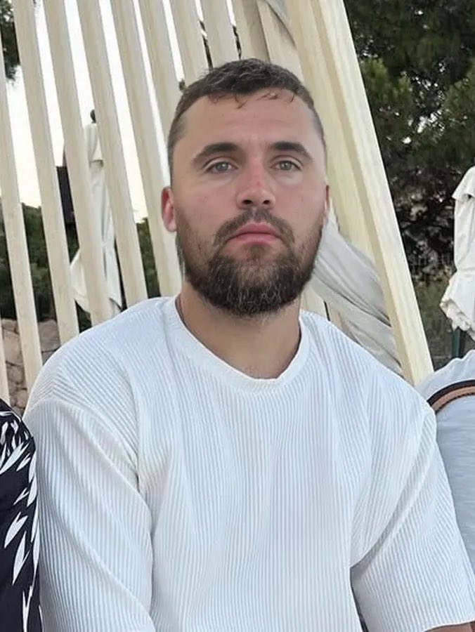 Ice aux poings ardents tweet media