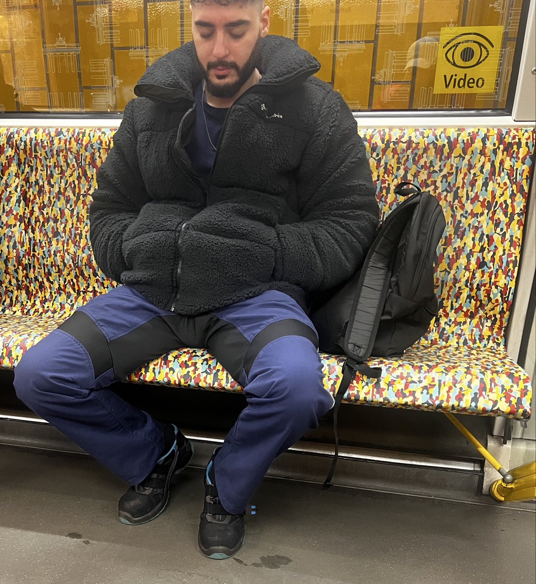 leute...er war einfach nur mies süss wie er geschlafen hat...😘