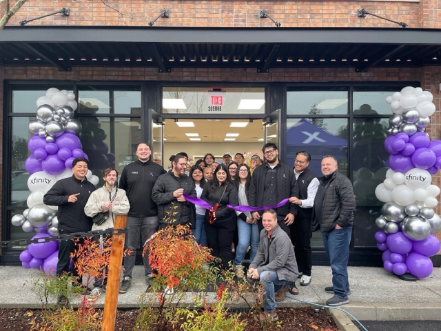 andytheprguy's tweet photo. Good news for South Sound residents. Comcast recently opened the doors to the region’s fifth Xfinity Store! Located at 205058 98th Street East in Bonney Lake, this retail space offers another convenient option for residents. #IWorkForComcast https://t.co/IHPqBX0cMT https://t.co/R7OWQ1olMO