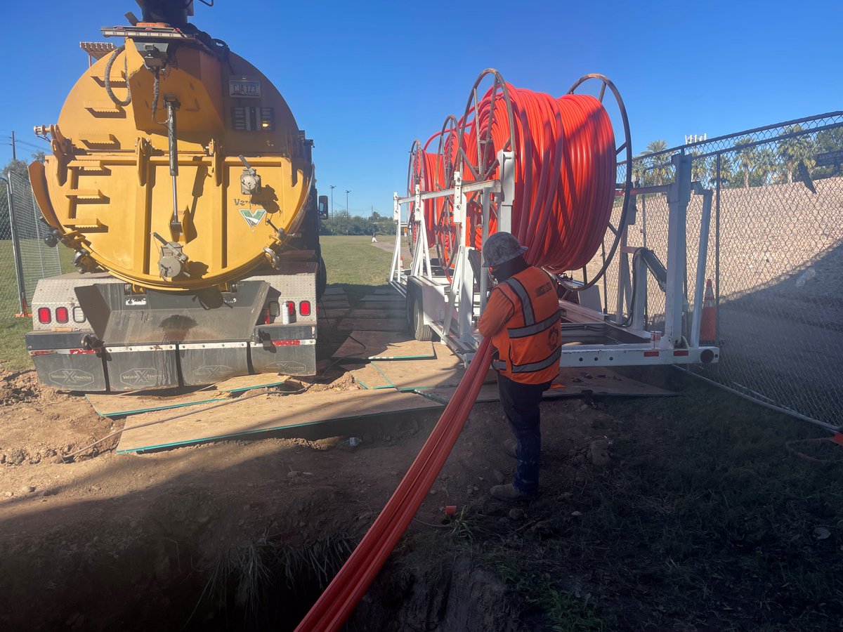 TheHylanGroup's tweet photo. Our Underground Drill Team is pulling back conduit from a bore about 500 feet away in the Phoenix Metro Area before drilling from the opposite direction to meet in the pit and complete the connection. 

Strong execution by our crews. This is how critical infrastructure gets done. https://t.co/EjvsSIcI9T