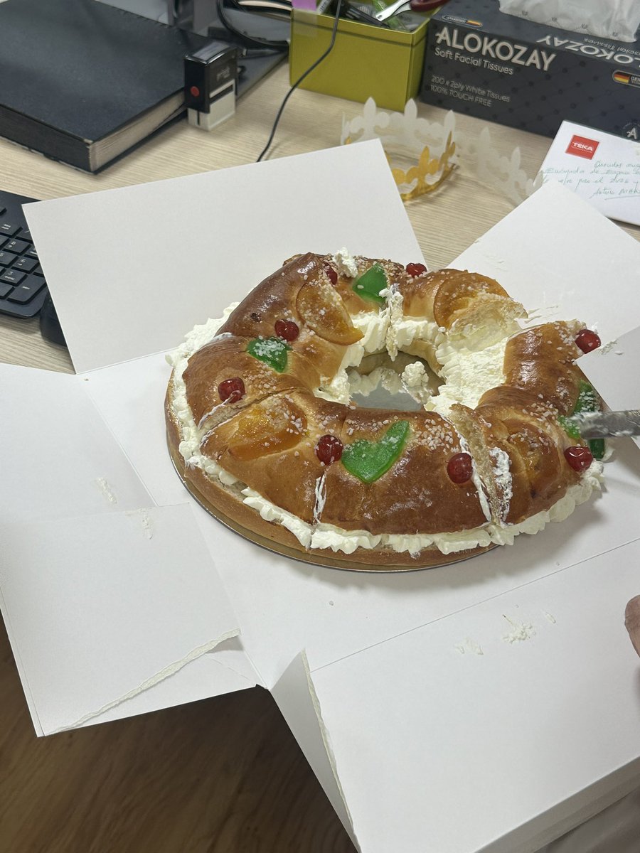 maylee_diaz's tweet photo. Ñam 😋 nunca había comido roscón de reyes https://t.co/Dx6DwDKg0P