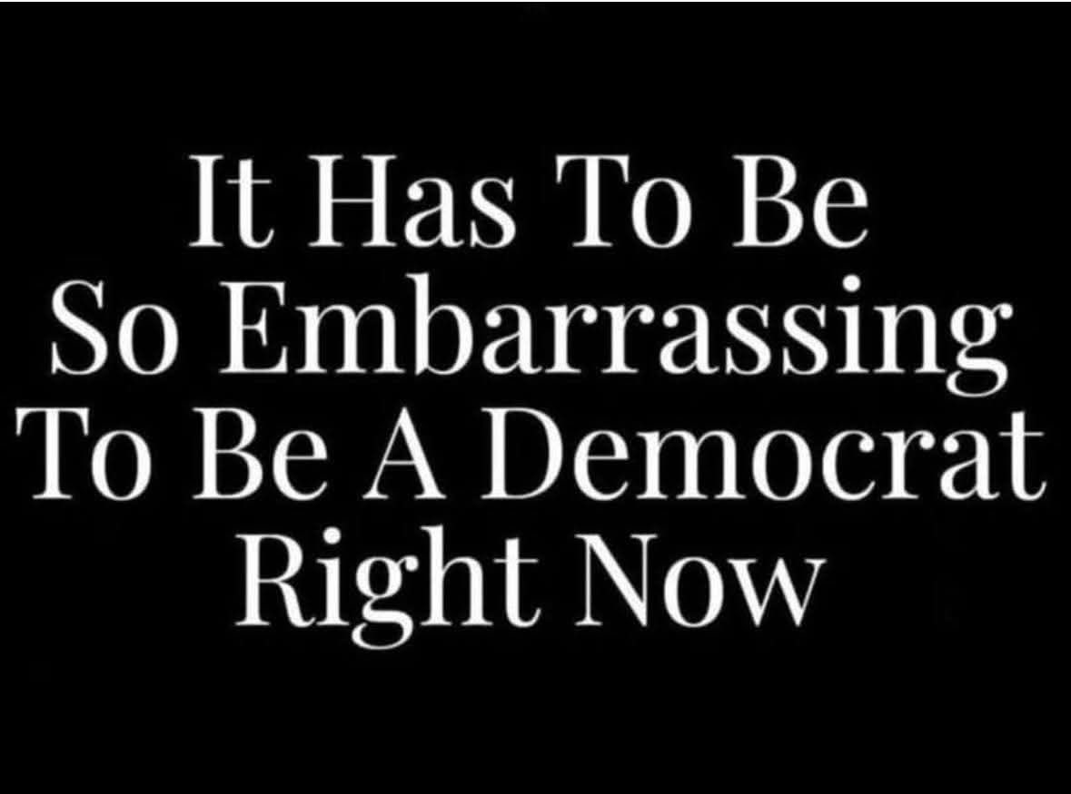 lucy68380's tweet image. Buffoons supporting buffoons.