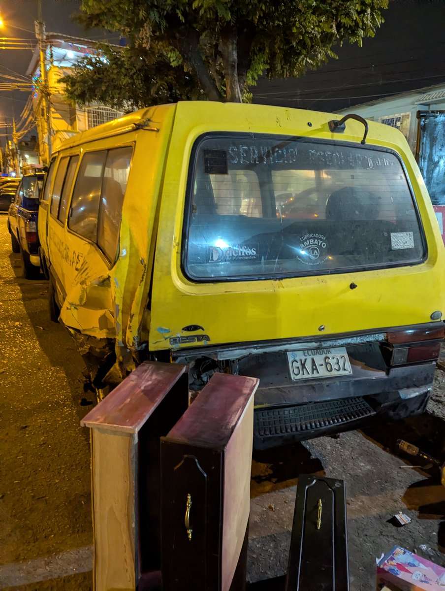mariscal672771's tweet photo. @ATMGuayaquil buenas tardes  por favor se necesita de parte de la ATM que nos ayude para el retiro de un carro en Estado de deterioro lleva votado 6 meses y nadie se hace presente y es de uso de  baño público ubicado en la Pradera 2 entre la MZ D 13 y 14... https://t.co/u090hhiL6o