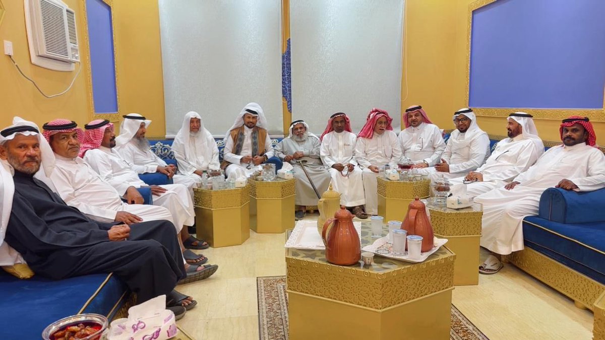 M_alzubaidi's tweet photo. شرفت في هذا المساء الجميل حضور مناسبة مأدبة العشاء الذي أقامها رجل الأعمال علي بن ياسين الزبيدي للأستاذ سالم علي لاحق الناشري ورفقاه وبحضور بعض الوجهاء ورجال الأعمال وكانت ليلة بهيجة تترجم معاني الأخوة الصادقة والمحبة والوفاء 
كثّر الله خير المضيّف وأولاده وأخلف عليهم خيرا https://t.co/isRKArJqxi