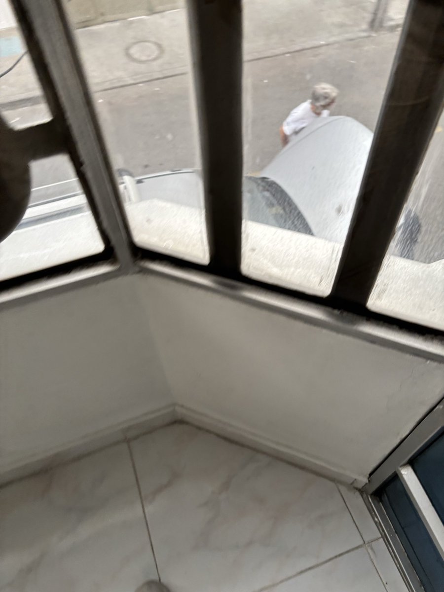 nijohama's tweet photo. @Alcaldiakennedy @Bogota está escena es el pan de cada día en las calles vecinas a la avenida Guayacanes, invasión del espacio público para usarlo como taller de mecánica y nadie ni @SectorMovilidad ni @PoliciaColombia ninguna autoridad existe para este sector https://t.co/Jjh2UN9a8X